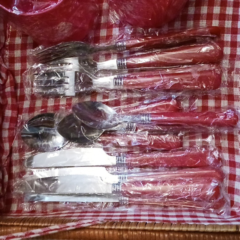 Vintage BEAU RIVAGE Wicker Picnic Basket Place Setting for 4 New* β±οΈ - Picture 4 of 9